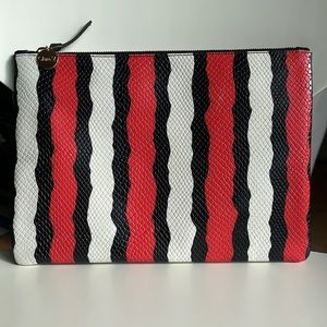 Clare V flat clutch